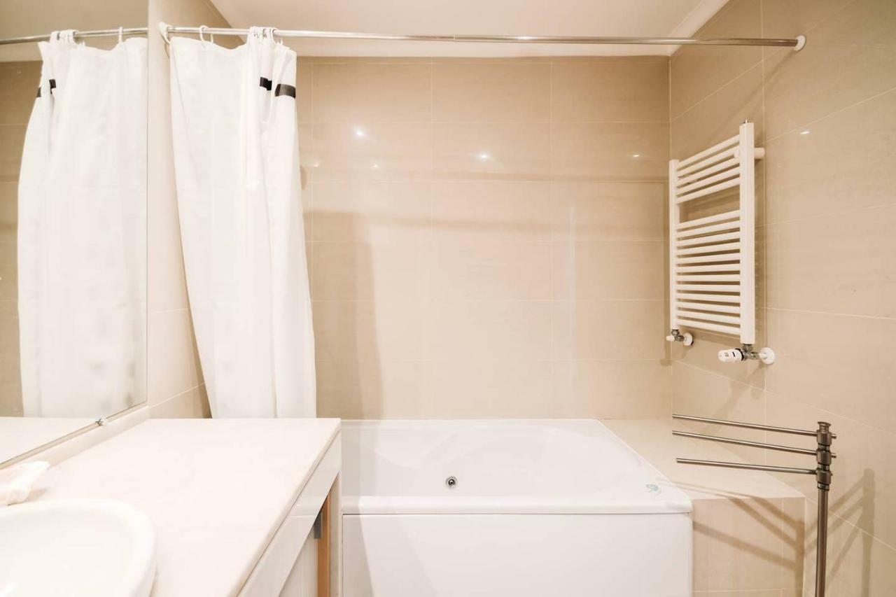 Fantastic Seaside Family Apartment With Pool Parede Zewnętrze zdjęcie