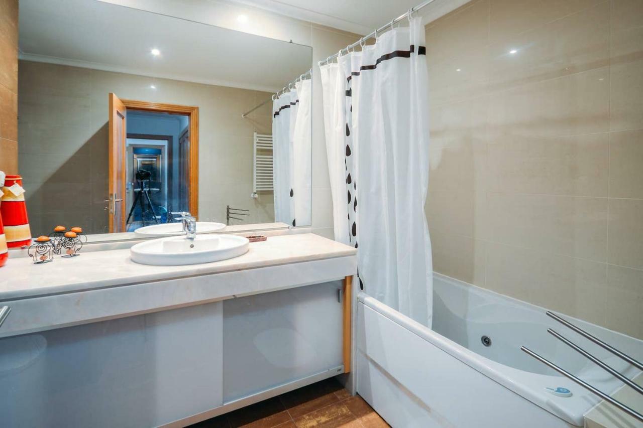 Fantastic Seaside Family Apartment With Pool Parede Zewnętrze zdjęcie